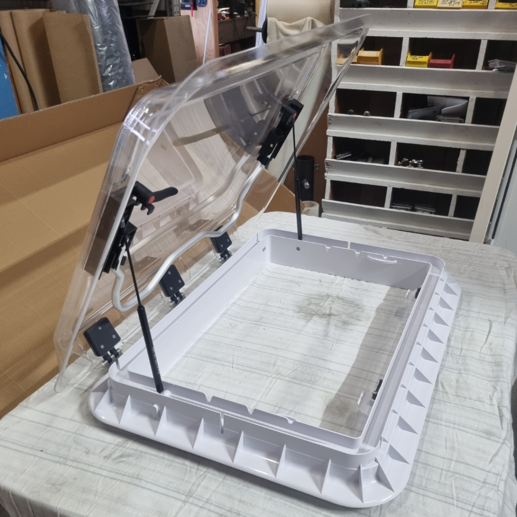 DRV Roof Vent/Skylight 700 x 500 (crystal) Discount RV Parts